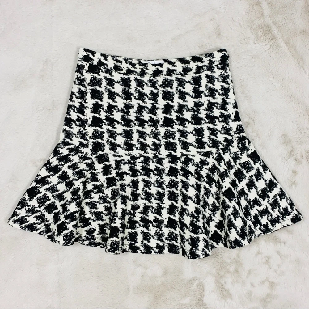 PARKER Mckenna Fit & Flare Mini Skirt sz 2 Waist 26" Black White Houndstooth - Picture 5 of 16